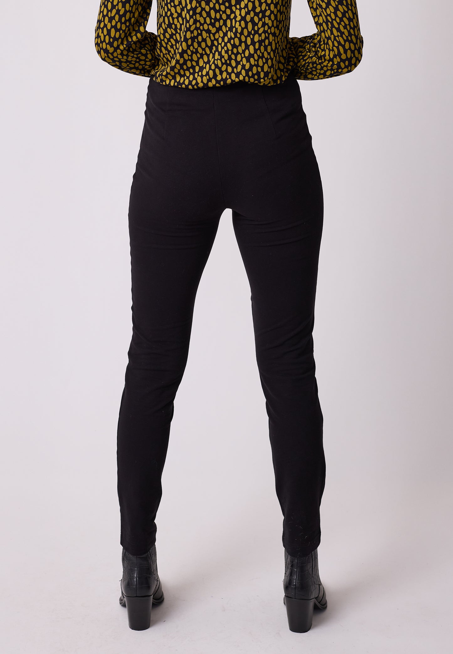 Hose, Modell Nola