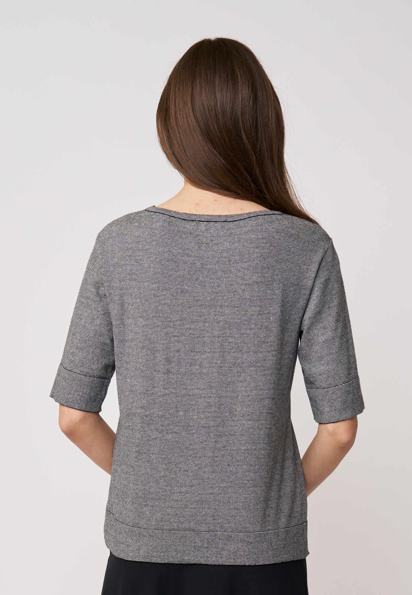 Pulli, Modell Nicole in dezentem Grau mit halblangen Ärmeln und schlichter Optik für zurückhaltenden, eleganten Stil