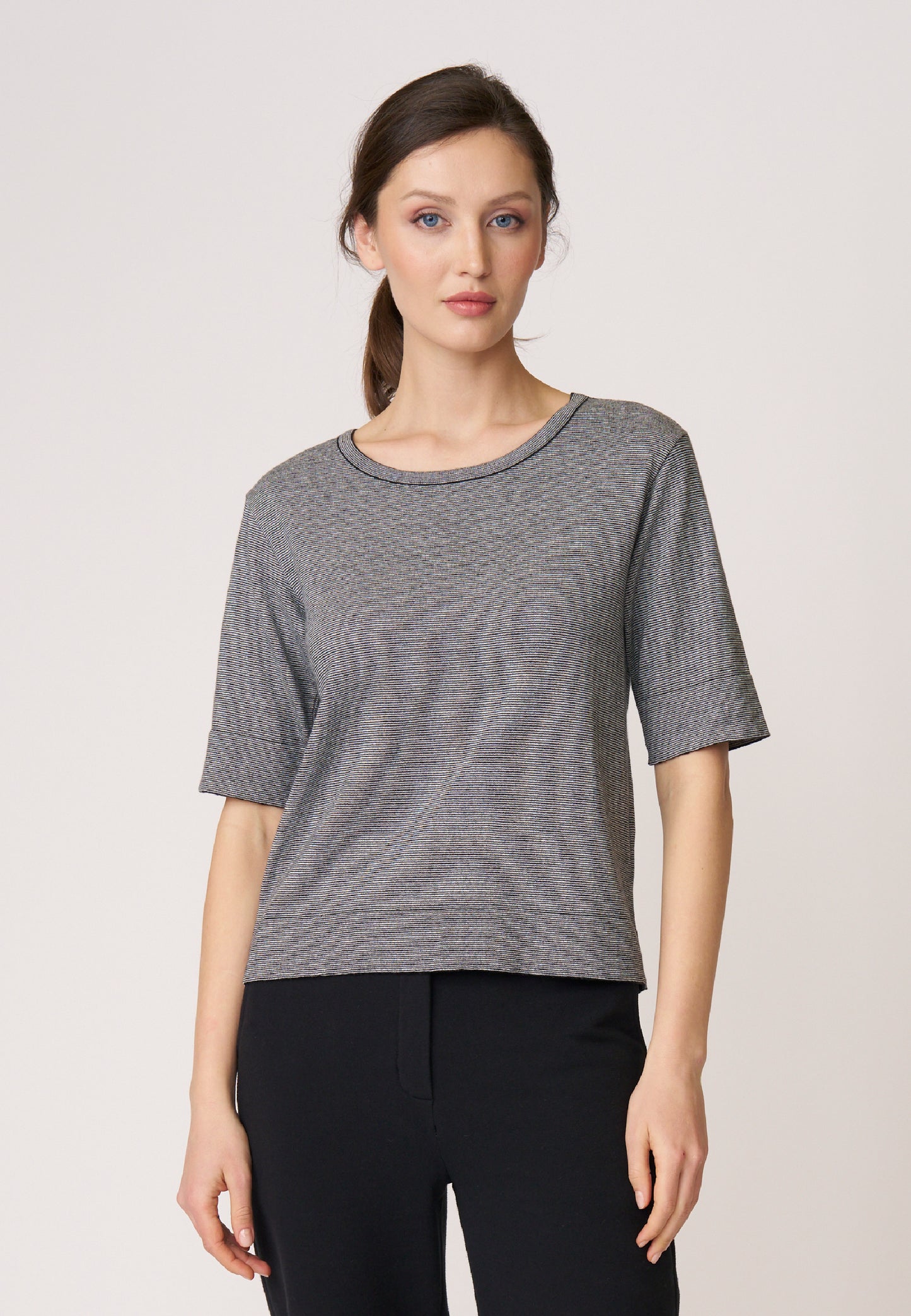 Sweater, model Nicole