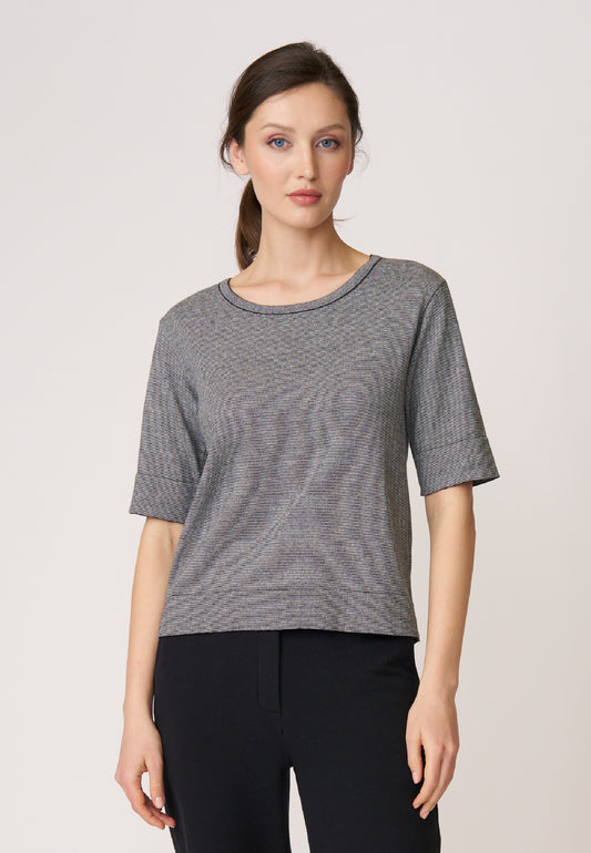 Sweater, model Nicole
