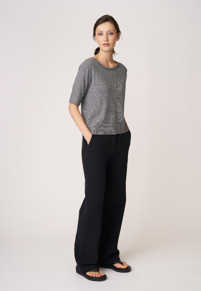 Sweater, model Nicole