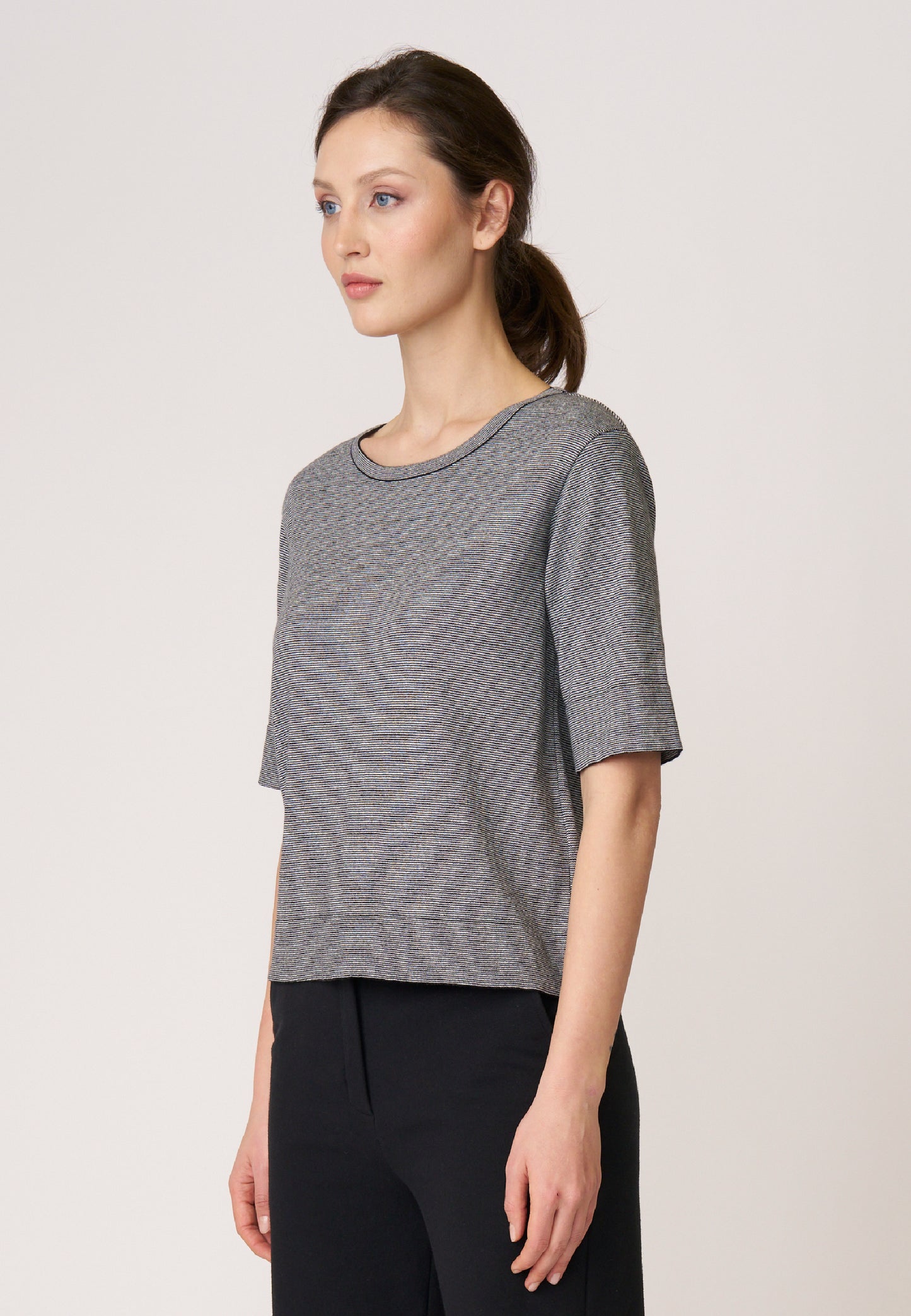 Sweater, model Nicole