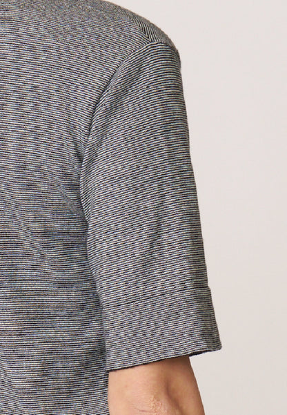 Sweater, model Nicole