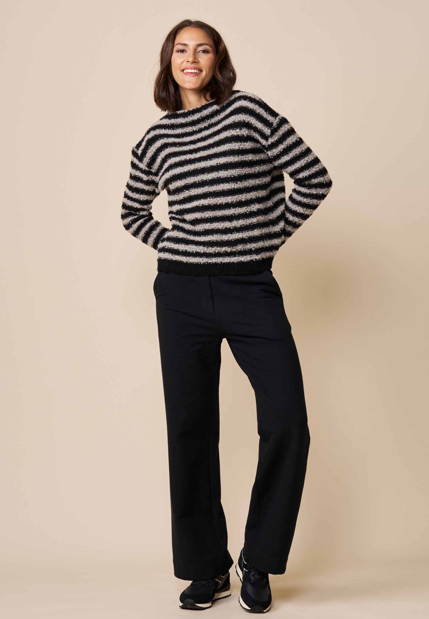 Pulli, Modell Dara
