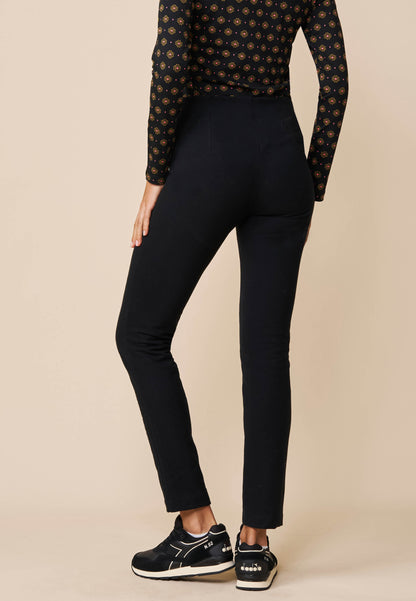 Hose, Modell Nola