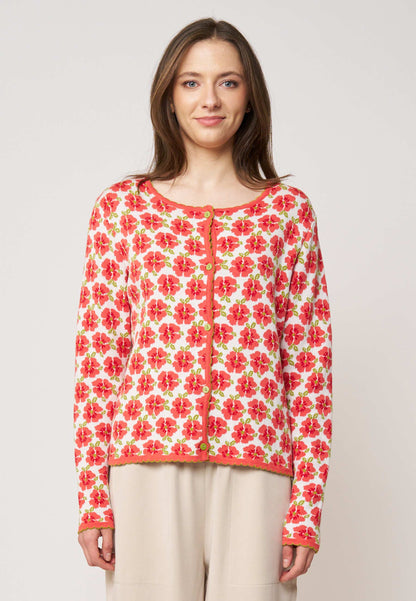 Strickjacke, Modell Juliana, mit leuchtend korallfarbenem Blumenmuster auf hellem Grund und Knopfverschluss vorne