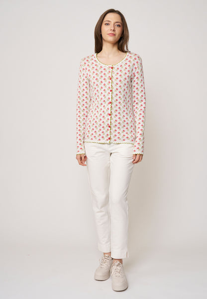 Strickjacke, Modell Lena in Creme mit kleinem rosafarbenem Blumenmuster und grüner Zierkante, frontale Ansicht getragen