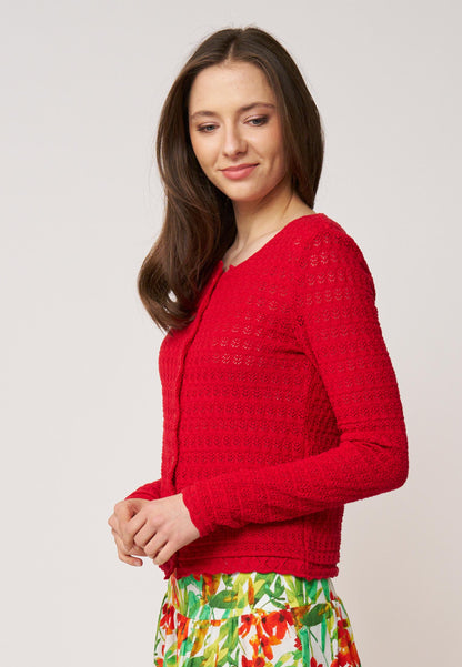 Strickjacke, Modell Marcelina in kräftigem Rot mit feiner Lochstrickstruktur und figurbetontem Schnitt für eleganten Stil