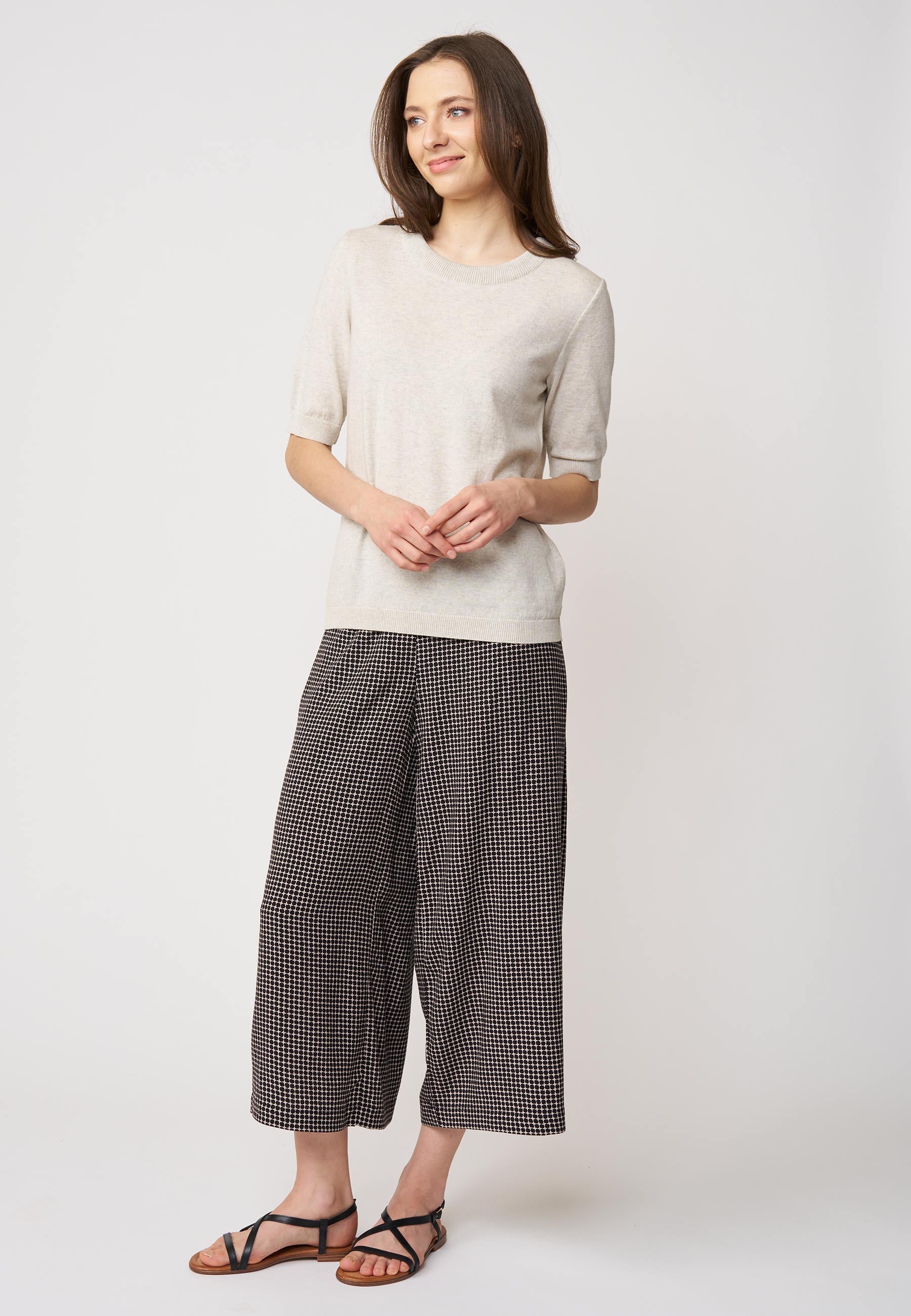 Pulli, Modell Alisa in hellem Farbton mit halblangen Ärmeln und feiner Struktur für zeitlosen, bequemen Stil