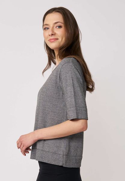 Pulli, Modell Nicole in gedecktem Grau mit feinem Strukturmuster und lockerem Schnitt für entspannten Komfort