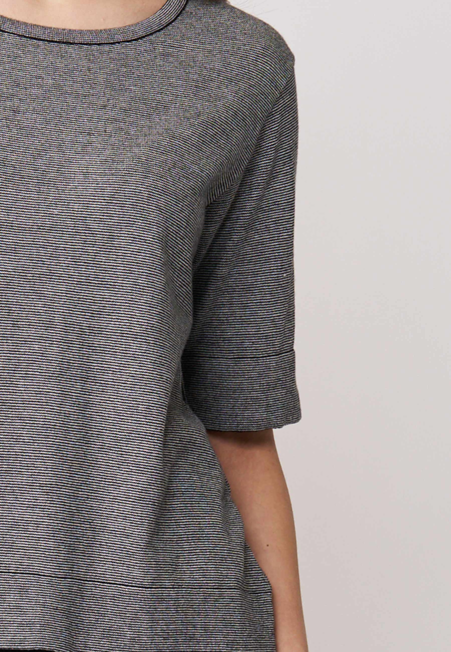 Pulli, Modell Nicole in feinem Streifenmuster mit halblangem Ärmel und entspanntem, geradem Schnitt für lässigen Stil