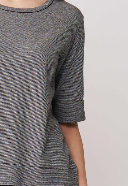 Pulli, Modell Nicole in feinem Streifenmuster mit halblangem Ärmel und entspanntem, geradem Schnitt für lässigen Stil