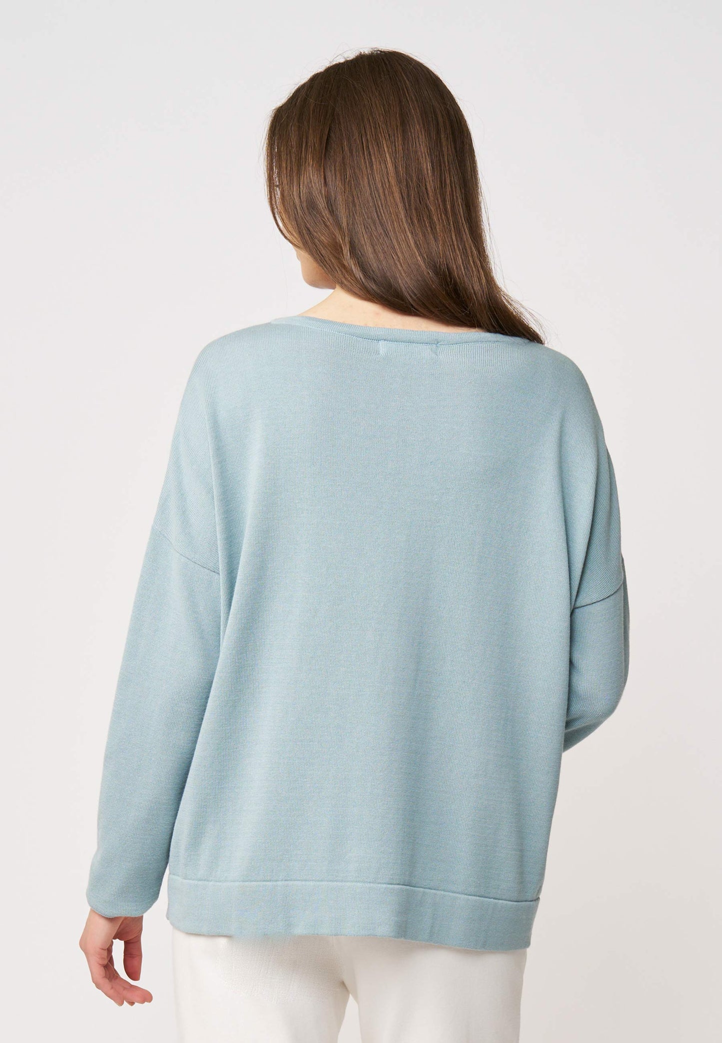 Pulli, Modell Rafaela in sanftem Blau mit lockerem Schnitt und langem Arm für einen entspannten Alltagslook