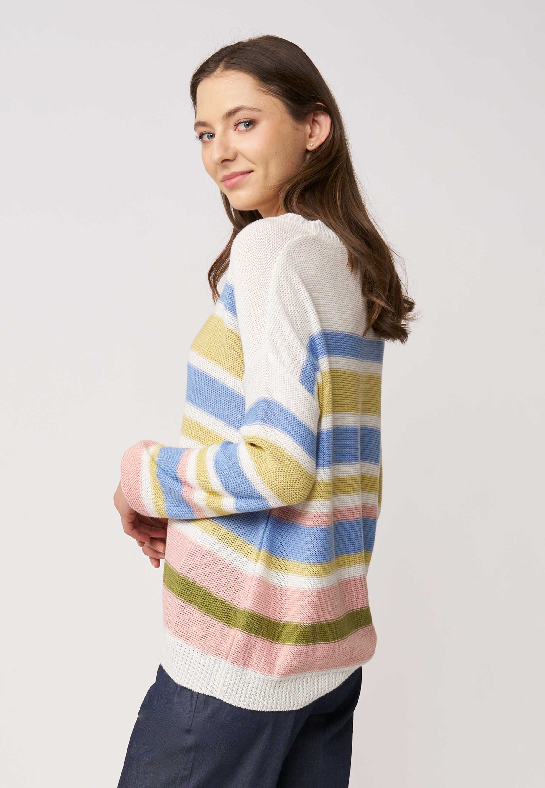 Pulli, Modell Gloria mit vielseitigem Streifenmuster in sanften Blau-, Gelb- und Rosatönen für einen entspannten Look