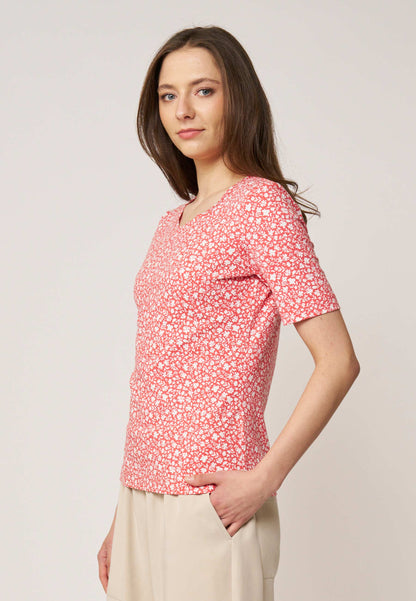 Shirt, Modell Vinnie in warmem Korallrot mit weißem Blumenmuster, schmaler Passform und halblangen Ärmeln aus weichem Stoff