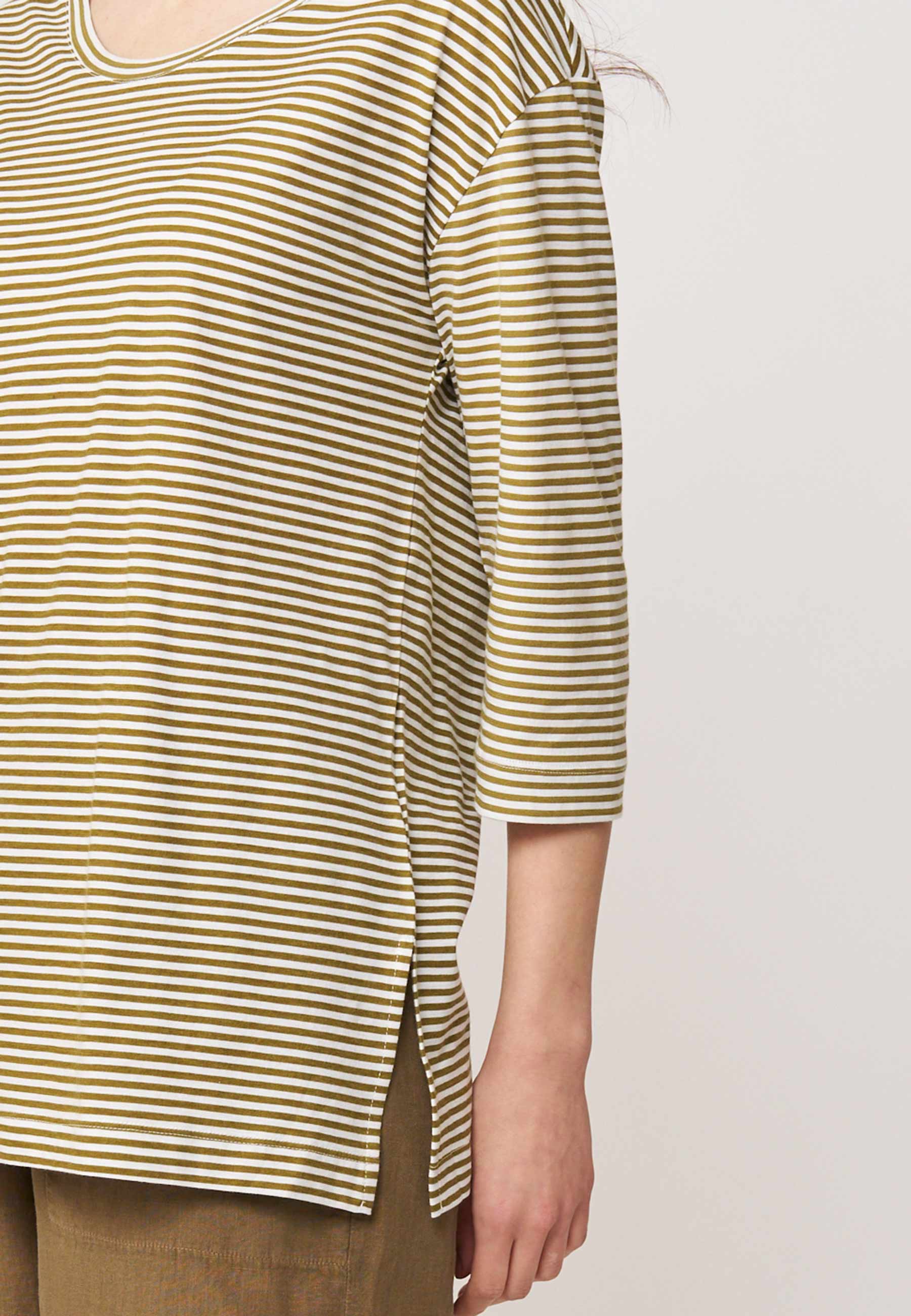 Longshirt, Modell Lia mit oliv-weißem Streifenmuster, 3/4-Ärmeln und seitlichem Schlitz für entspannten Komfort