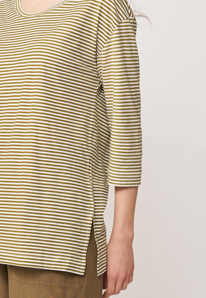 Longshirt, Modell Lia mit oliv-weißem Streifenmuster, 3/4-Ärmeln und seitlichem Schlitz für entspannten Komfort