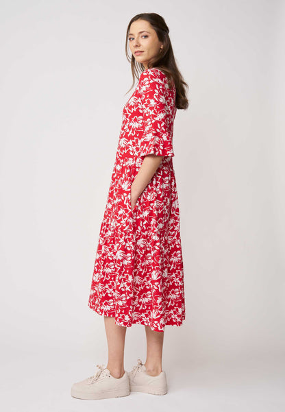 Kleid, Modell Antonia in leuchtendem Rot mit weißem Blumenmuster und halblangen Ärmeln für einen frischen Look
