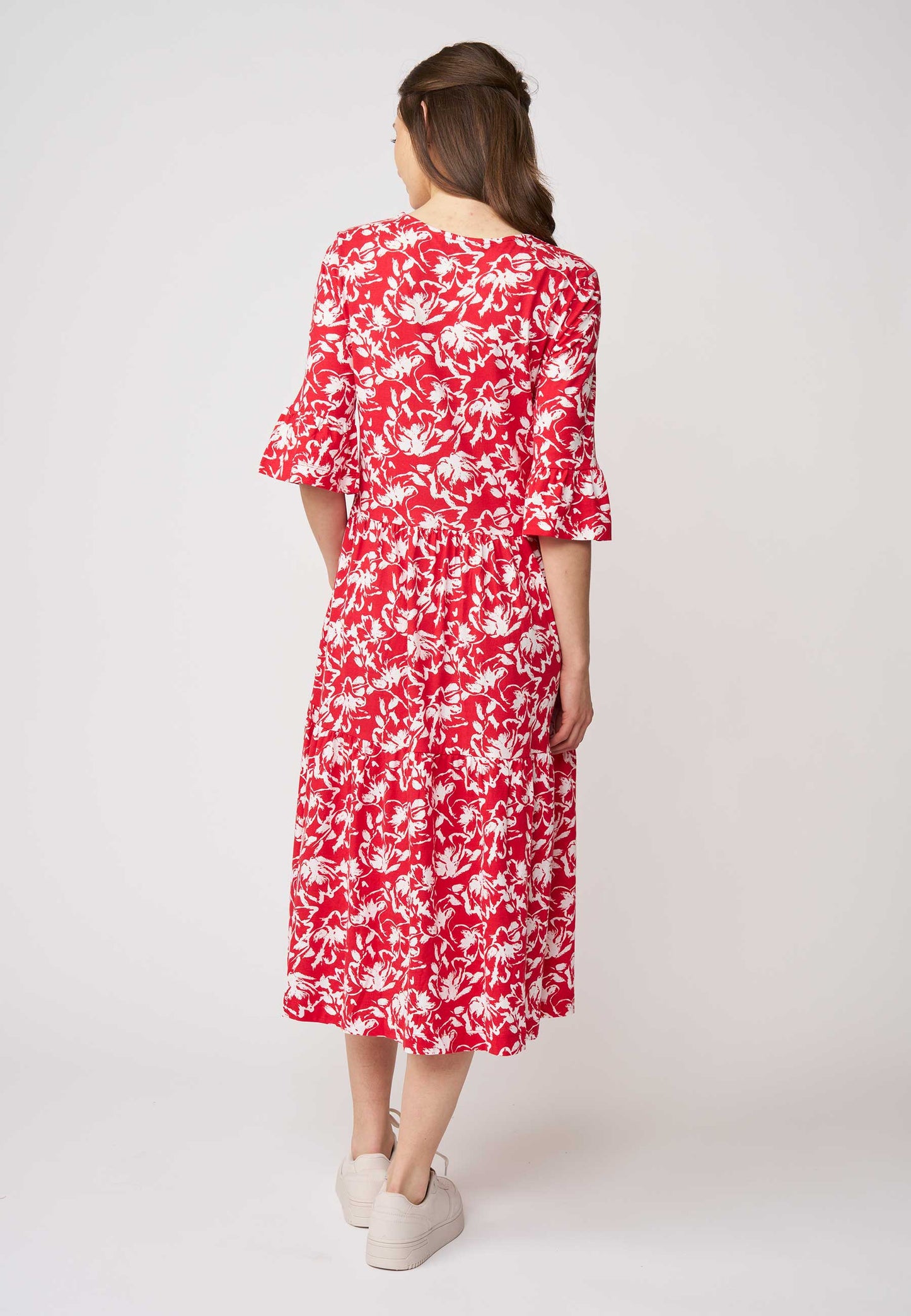 Kleid, Modell Antonia in kräftigem Rot mit weißem floralen Muster und halblangen Ärmeln für einen femininen Look