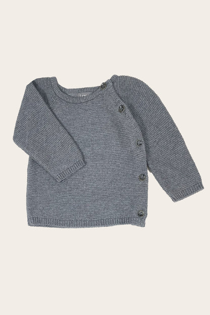 Jacke Modell Luca blau melange gestrickt nachhaltig weich langärmlig Knöpfe seitlich Rundhals